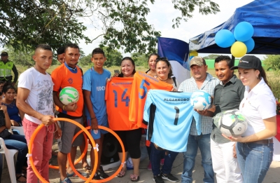 Fenoco y Alcaldía de Algarrobo entregan una cancha de fútbol para la comunidad